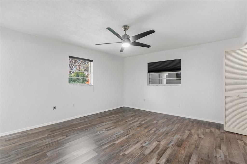 合同活跃: $239,000 (2 贝兹, 2 浴室, 1235 平方英尺)