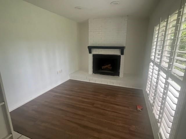 合同活跃: $239,000 (2 贝兹, 2 浴室, 1235 平方英尺)