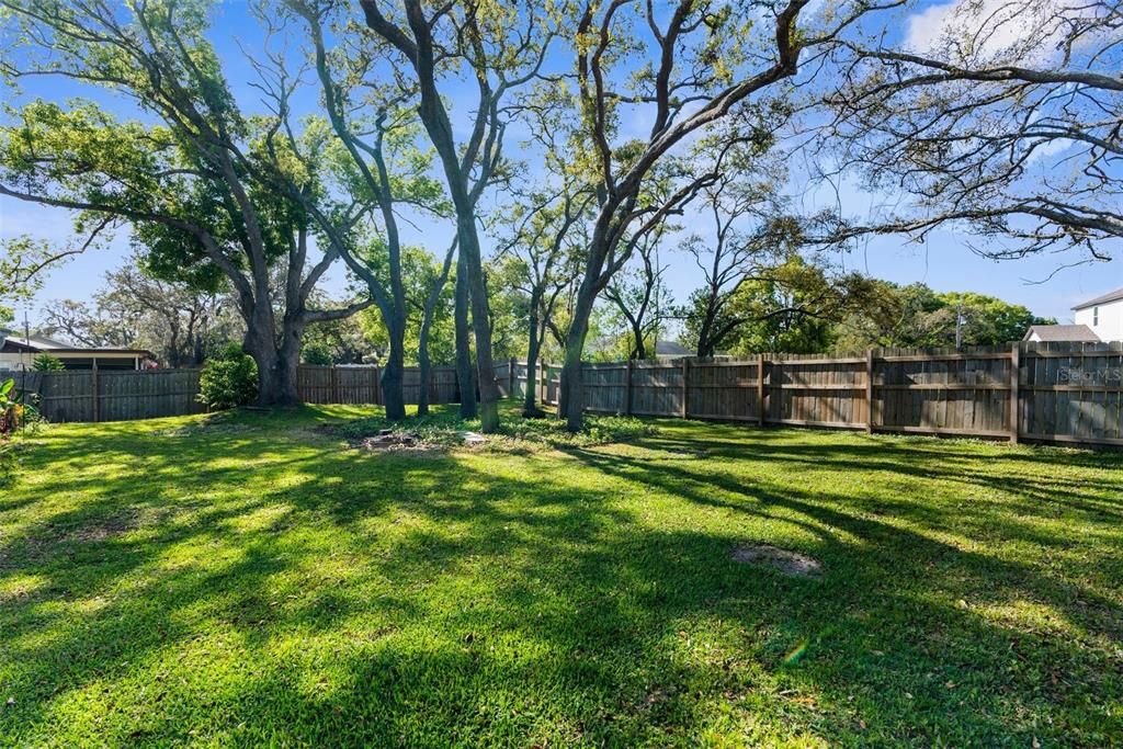 合同活跃: $239,000 (2 贝兹, 2 浴室, 1235 平方英尺)