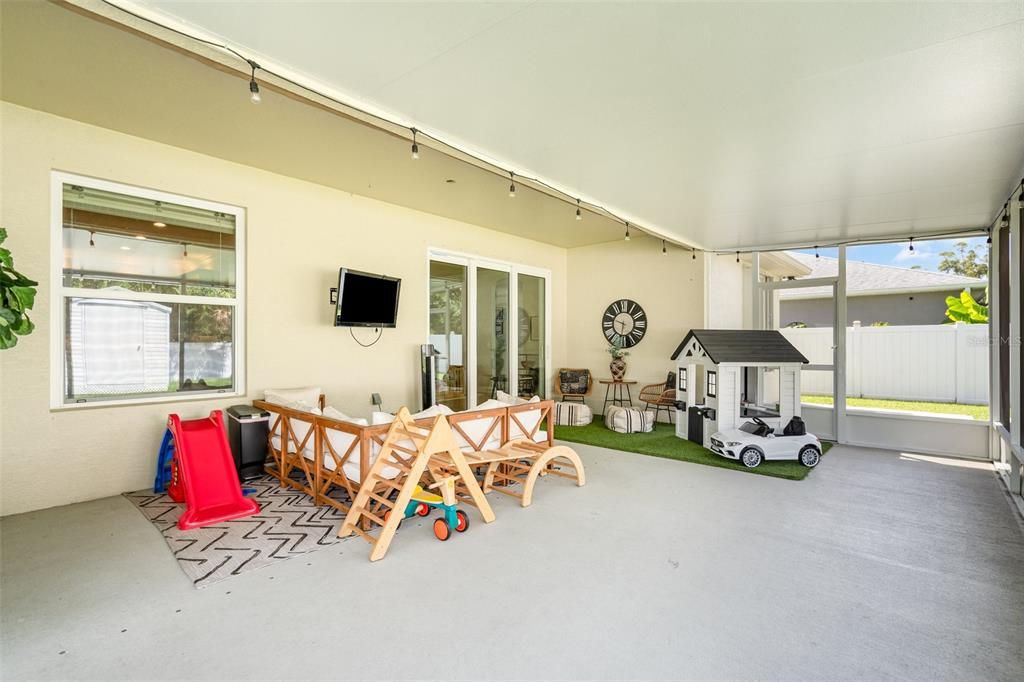 For Sale: $495,000 (4 beds, 2 baths, 2244 Square Feet)