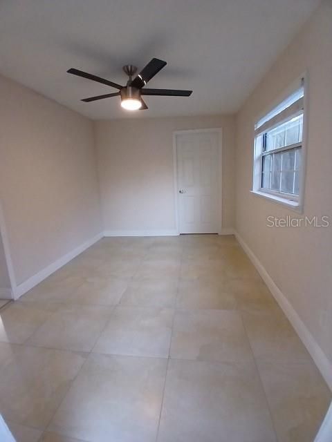 出租: $1,800 (2 贝兹, 1 浴室, 900 平方英尺)