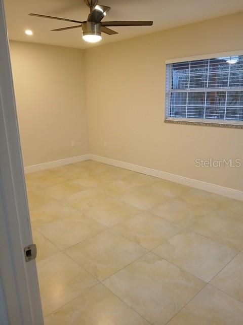 出租: $1,800 (2 贝兹, 1 浴室, 900 平方英尺)