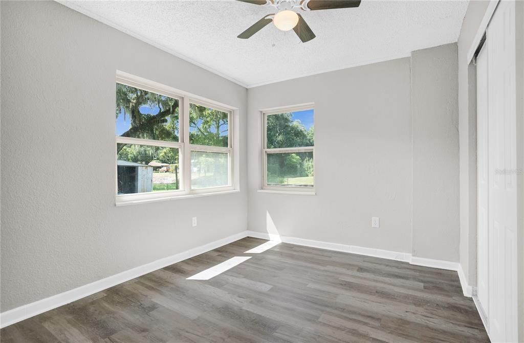 Active With Contract: $245,000 (3 beds, 1 baths, 966 Square Feet)