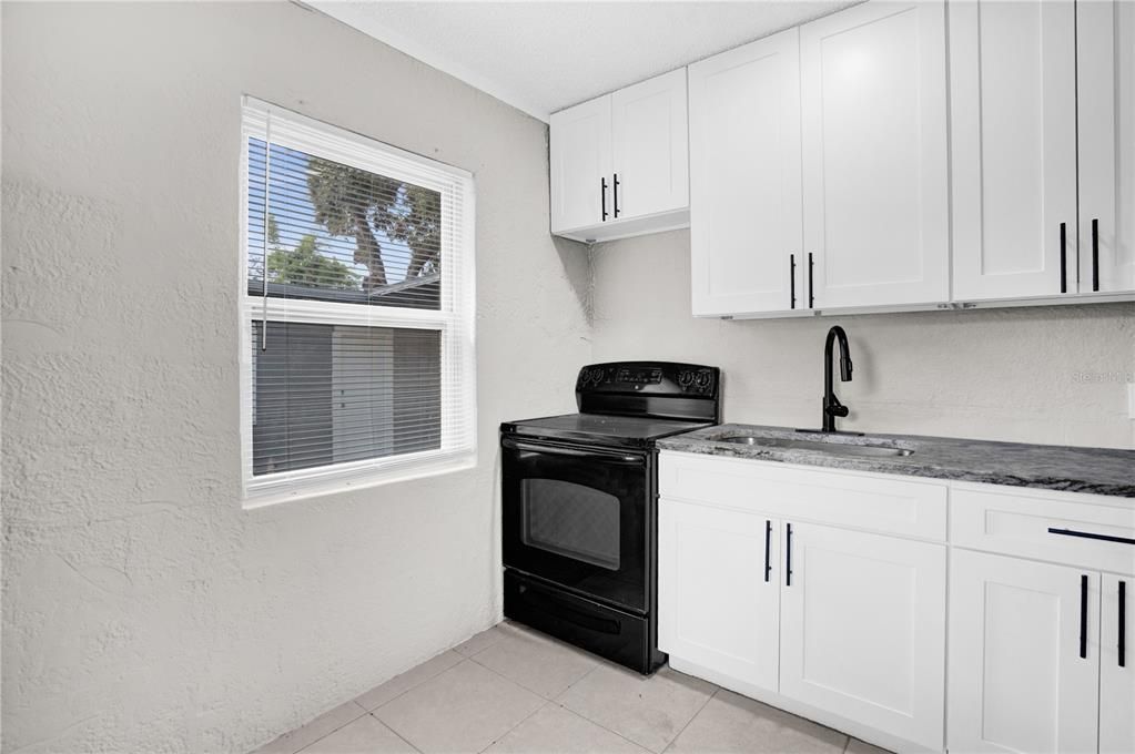 Active With Contract: $245,000 (3 beds, 1 baths, 966 Square Feet)