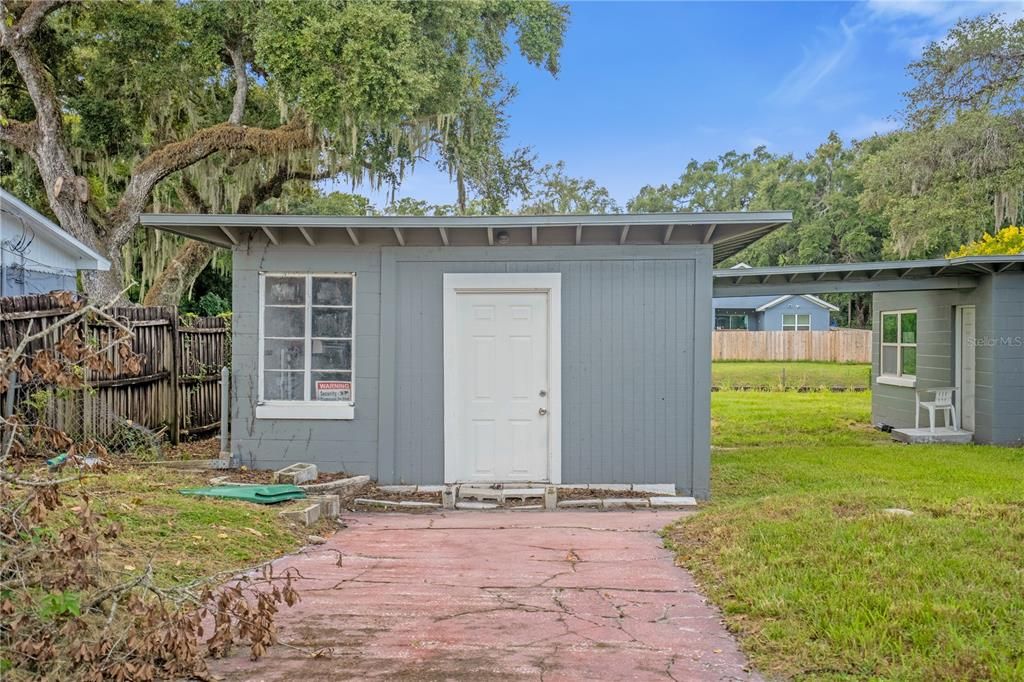 Active With Contract: $245,000 (3 beds, 1 baths, 966 Square Feet)