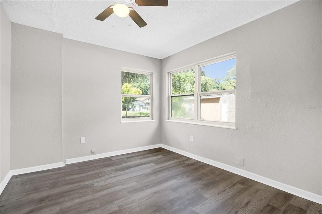 Active With Contract: $245,000 (3 beds, 1 baths, 966 Square Feet)