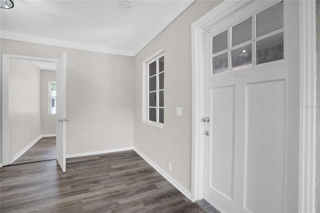 Active With Contract: $245,000 (3 beds, 1 baths, 966 Square Feet)