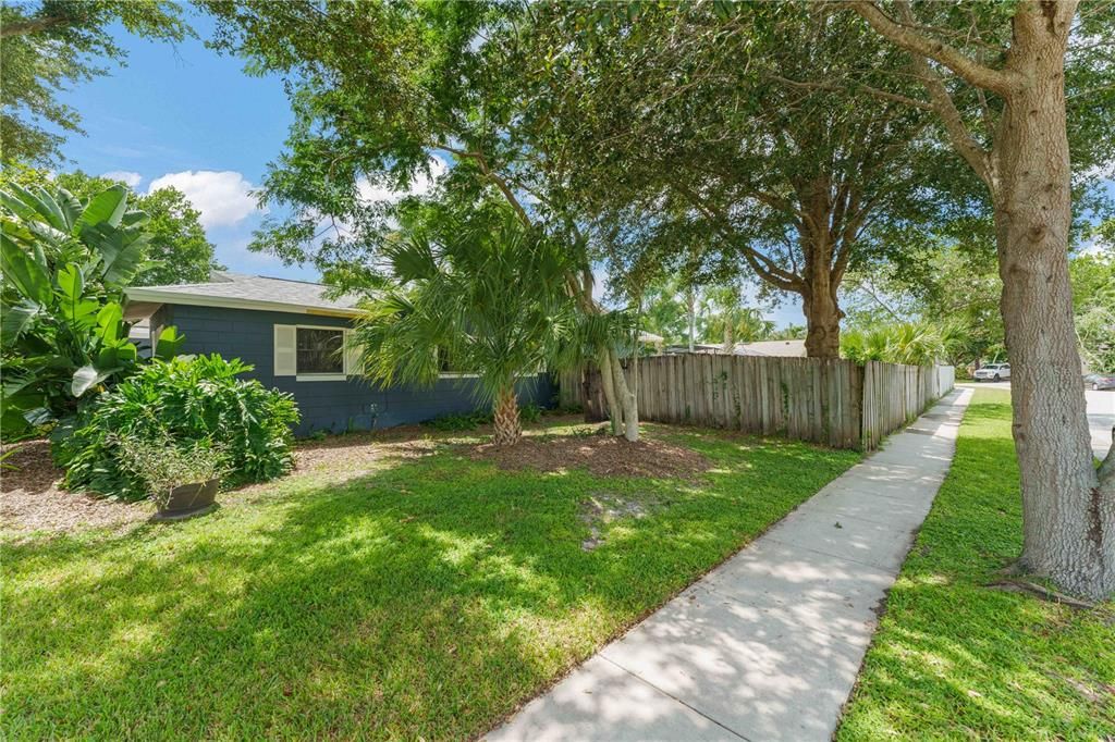 Activo con contrato: $487,700 (4 camas, 2 baños, 2200 Pies cuadrados)