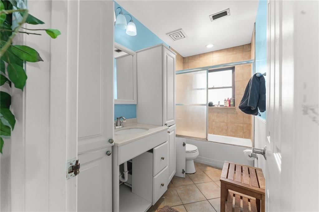 Activo con contrato: $487,700 (4 camas, 2 baños, 2200 Pies cuadrados)