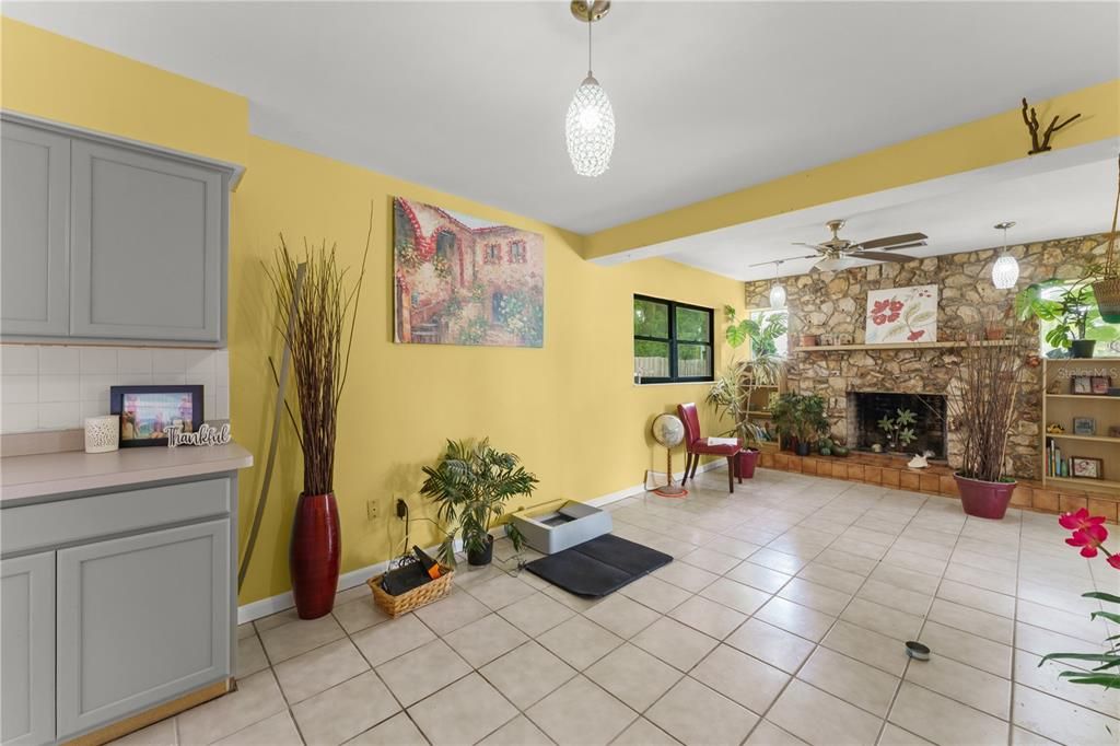 Activo con contrato: $487,700 (4 camas, 2 baños, 2200 Pies cuadrados)