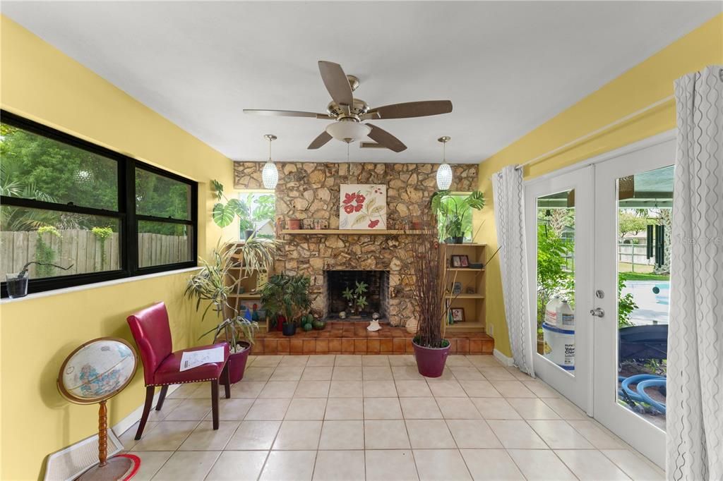 Activo con contrato: $487,700 (4 camas, 2 baños, 2200 Pies cuadrados)