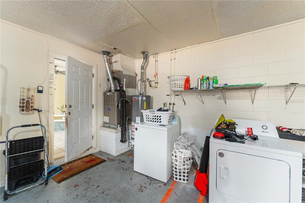 Activo con contrato: $487,700 (4 camas, 2 baños, 2200 Pies cuadrados)