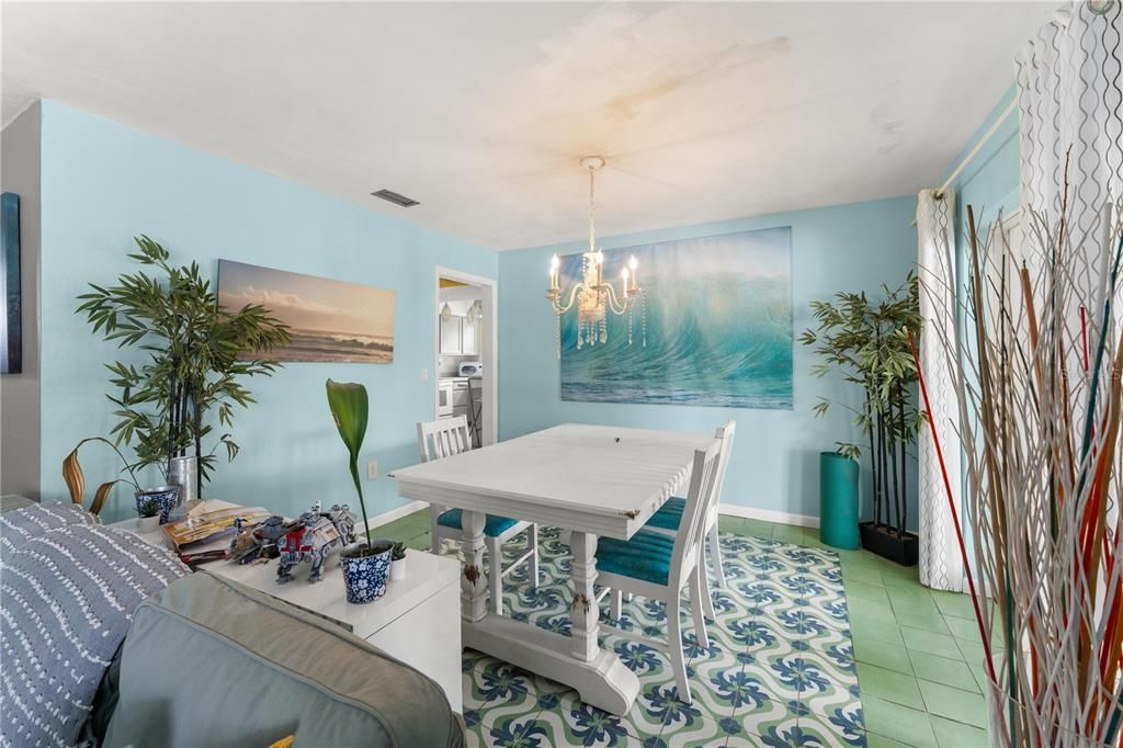 Activo con contrato: $487,700 (4 camas, 2 baños, 2200 Pies cuadrados)