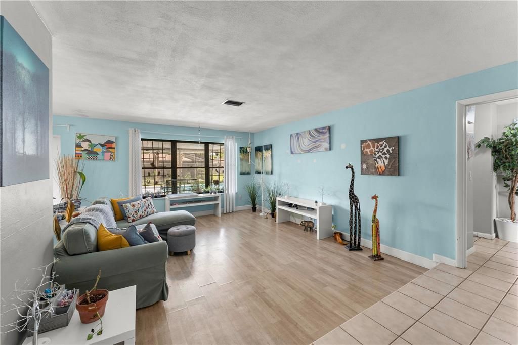 Activo con contrato: $487,700 (4 camas, 2 baños, 2200 Pies cuadrados)