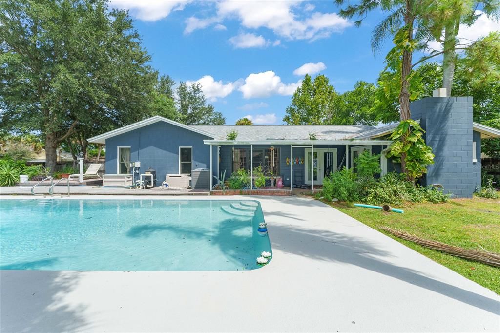 Activo con contrato: $487,700 (4 camas, 2 baños, 2200 Pies cuadrados)