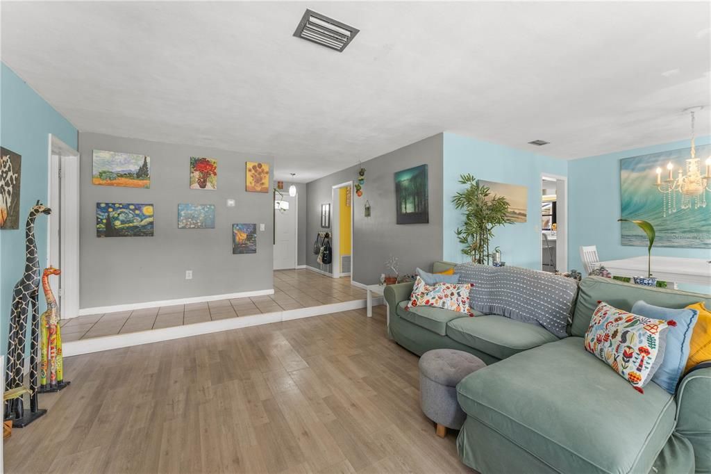 Activo con contrato: $487,700 (4 camas, 2 baños, 2200 Pies cuadrados)