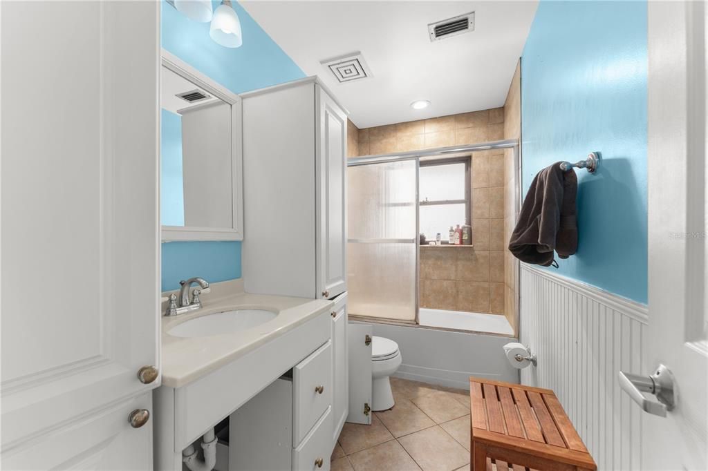 Activo con contrato: $487,700 (4 camas, 2 baños, 2200 Pies cuadrados)