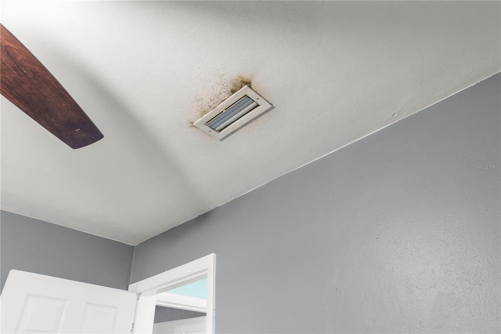 Activo con contrato: $487,700 (4 camas, 2 baños, 2200 Pies cuadrados)