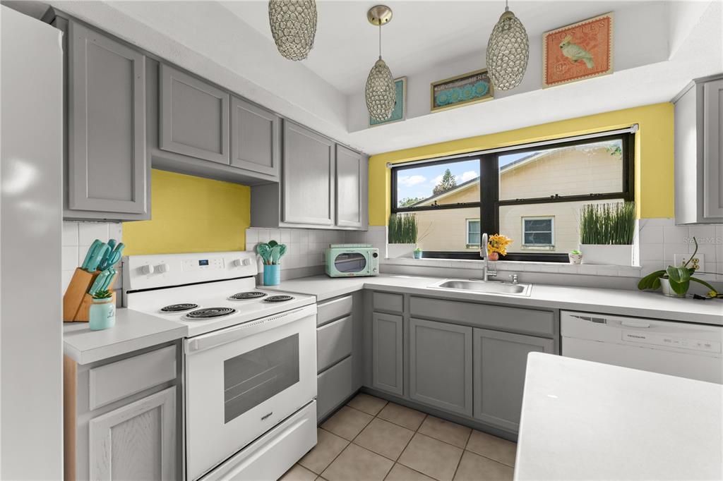 Activo con contrato: $487,700 (4 camas, 2 baños, 2200 Pies cuadrados)