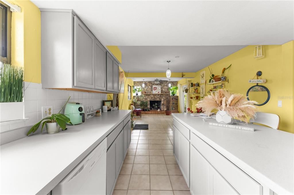 Activo con contrato: $487,700 (4 camas, 2 baños, 2200 Pies cuadrados)