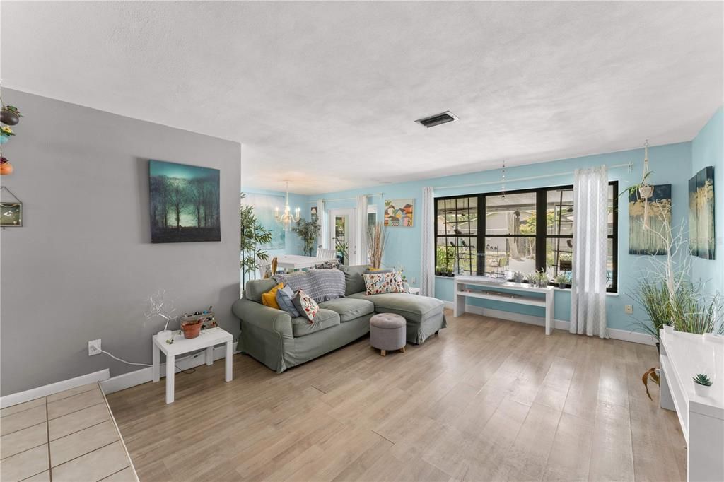 Activo con contrato: $487,700 (4 camas, 2 baños, 2200 Pies cuadrados)