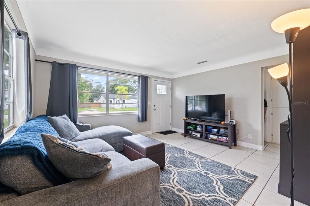 For Sale: $315,000 (3 beds, 2 baths, 1035 Square Feet)