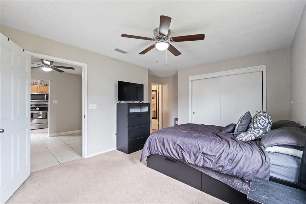 For Sale: $315,000 (3 beds, 2 baths, 1035 Square Feet)