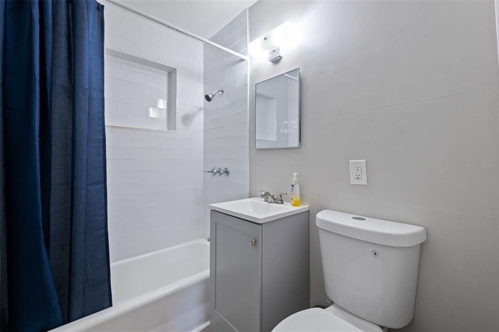 For Sale: $315,000 (3 beds, 2 baths, 1035 Square Feet)