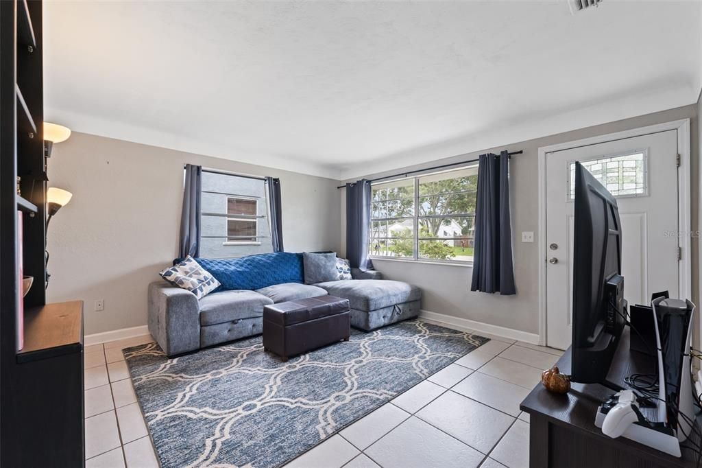 For Sale: $315,000 (3 beds, 2 baths, 1035 Square Feet)