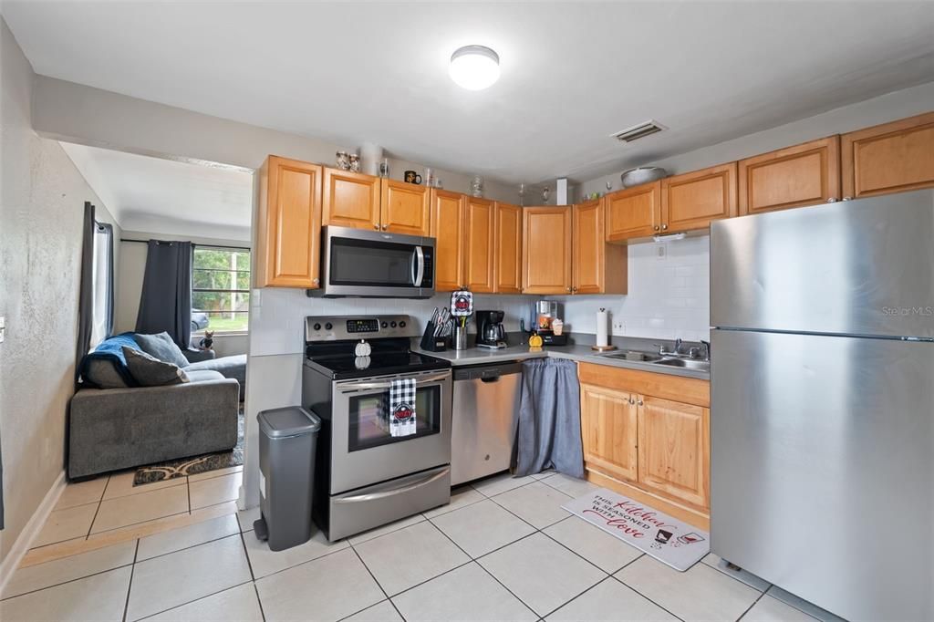 For Sale: $315,000 (3 beds, 2 baths, 1035 Square Feet)