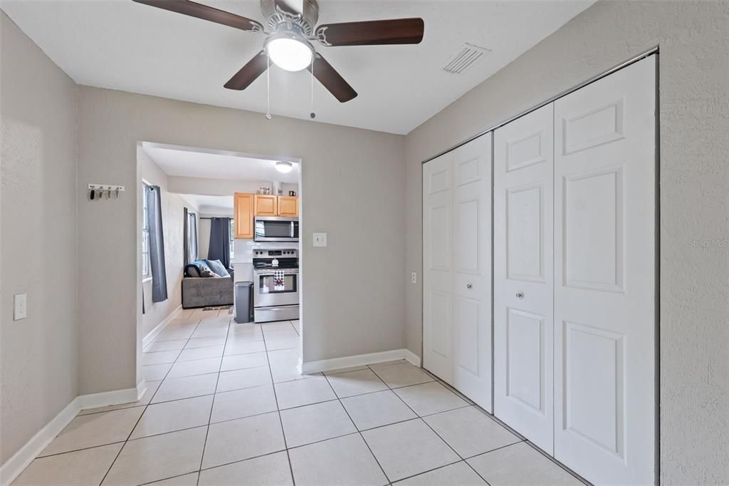 For Sale: $315,000 (3 beds, 2 baths, 1035 Square Feet)
