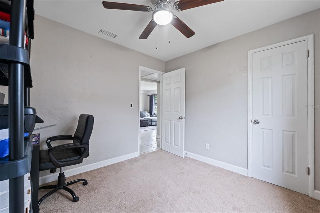 For Sale: $315,000 (3 beds, 2 baths, 1035 Square Feet)