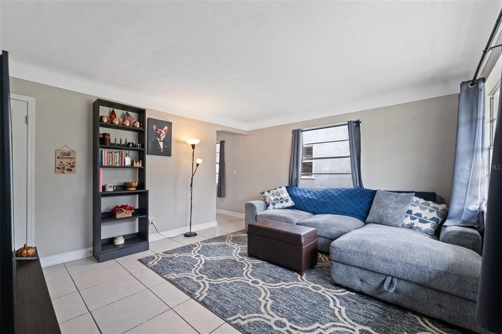 For Sale: $315,000 (3 beds, 2 baths, 1035 Square Feet)