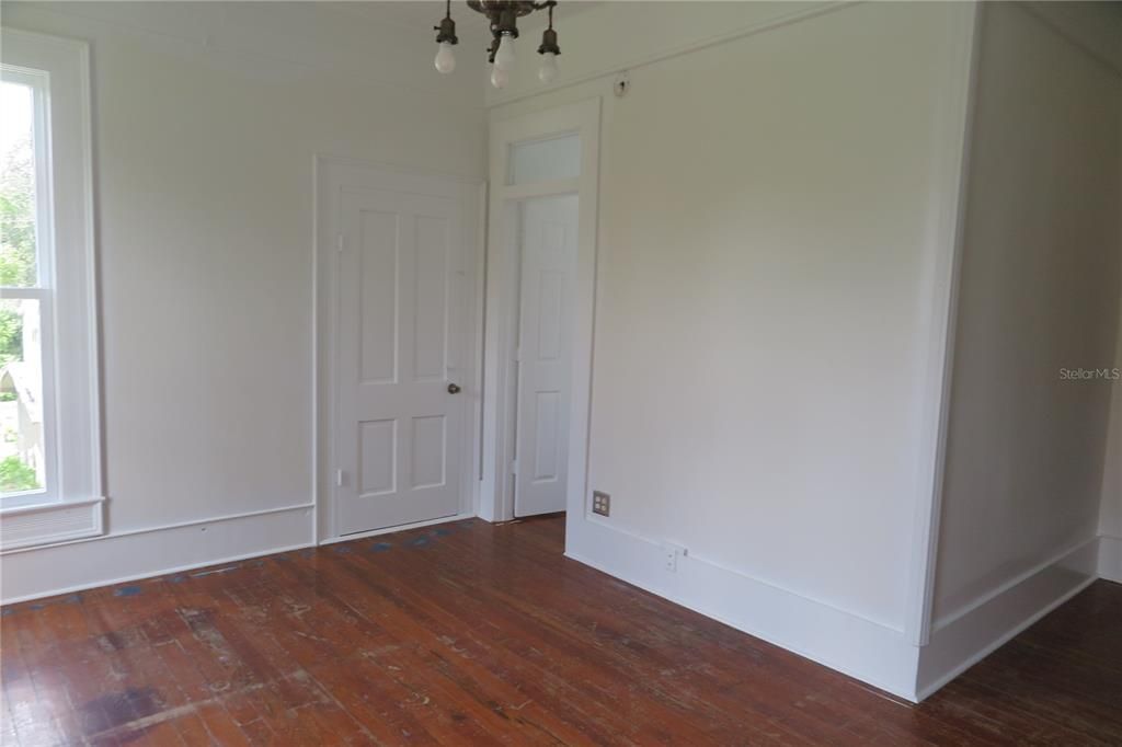 En Venta: $334,900 (5 camas, 6 baños, 4103 Pies cuadrados)