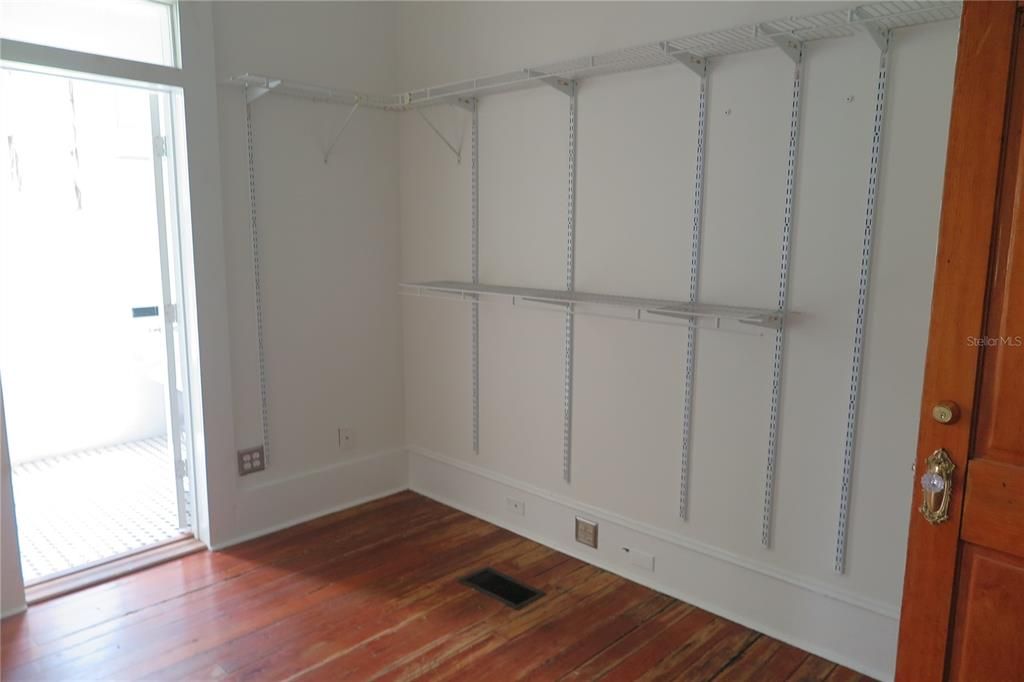 En Venta: $334,900 (5 camas, 6 baños, 4103 Pies cuadrados)