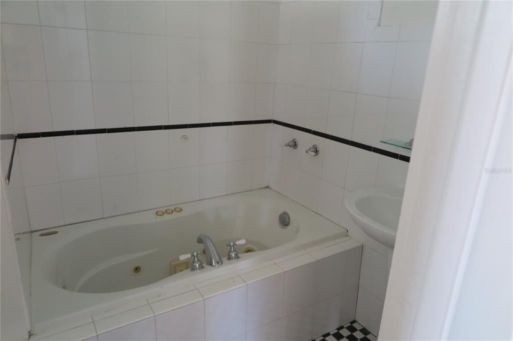 En Venta: $334,900 (5 camas, 6 baños, 4103 Pies cuadrados)