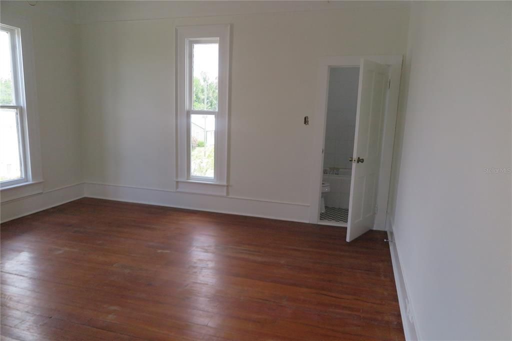 En Venta: $334,900 (5 camas, 6 baños, 4103 Pies cuadrados)