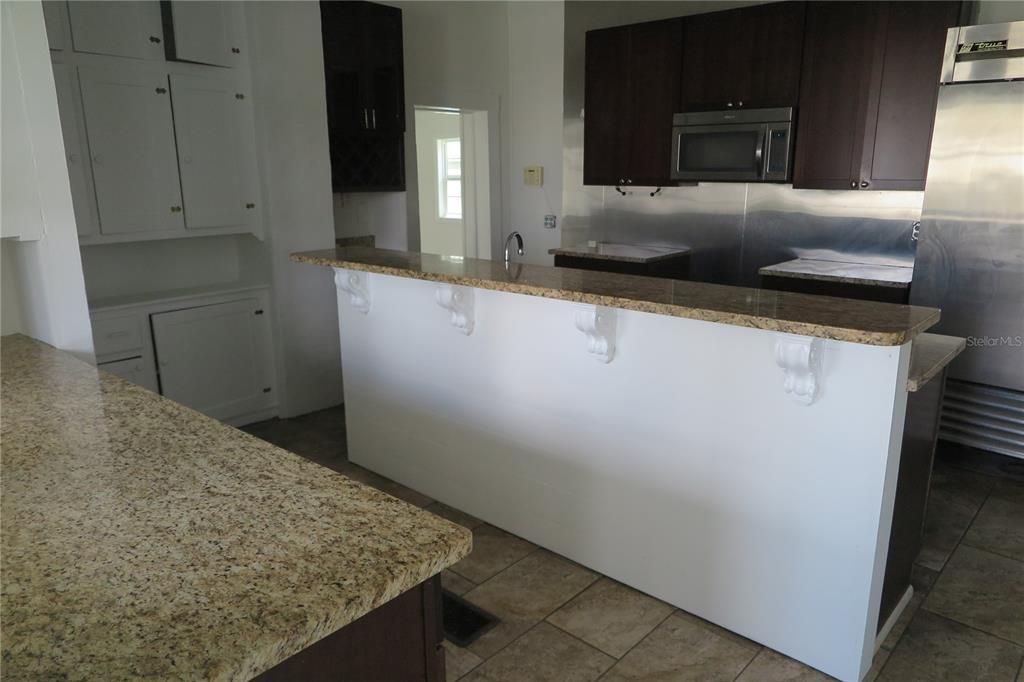 En Venta: $334,900 (5 camas, 6 baños, 4103 Pies cuadrados)