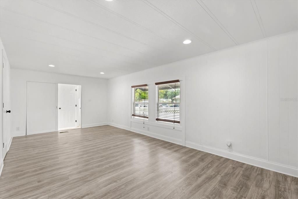 Active With Contract: $225,000 (4 beds, 3 baths, 1152 Square Feet)