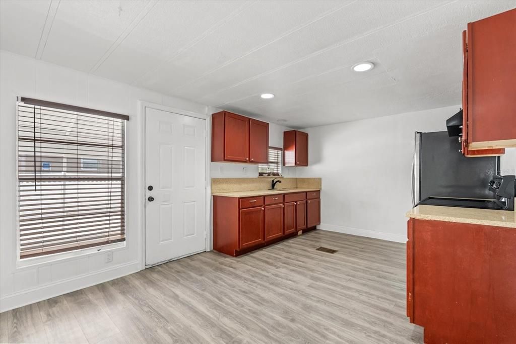 Active With Contract: $225,000 (4 beds, 3 baths, 1152 Square Feet)