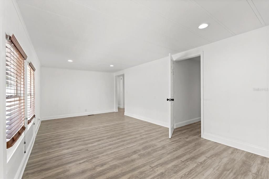 Active With Contract: $225,000 (4 beds, 3 baths, 1152 Square Feet)