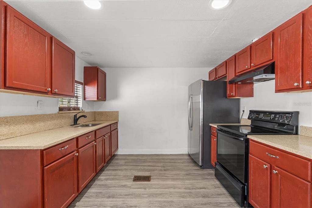 Active With Contract: $225,000 (4 beds, 3 baths, 1152 Square Feet)