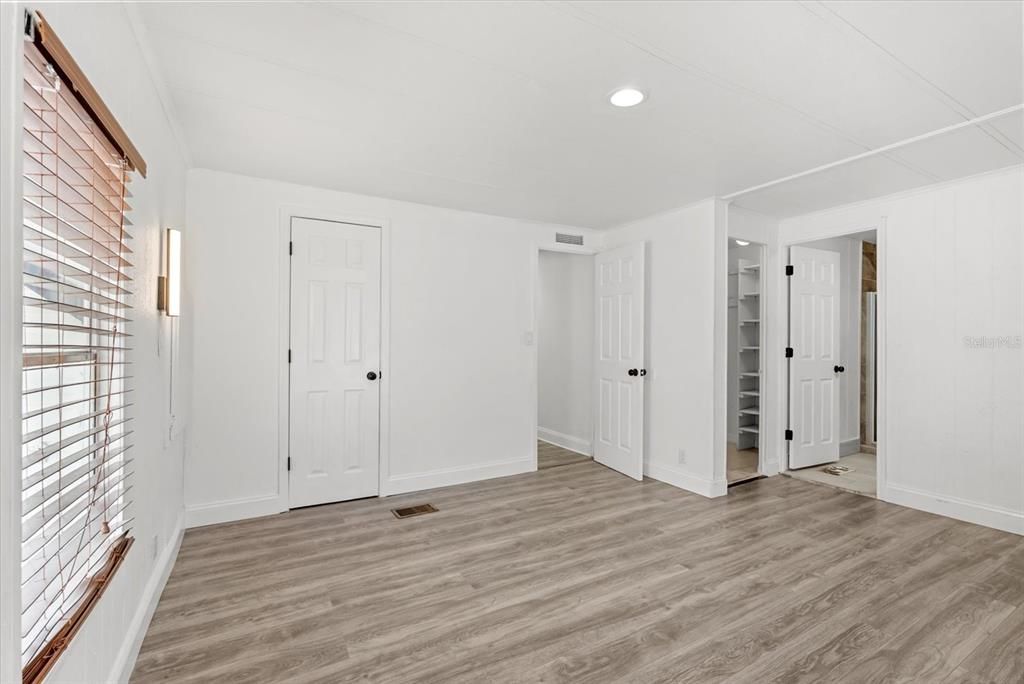 Active With Contract: $225,000 (4 beds, 3 baths, 1152 Square Feet)