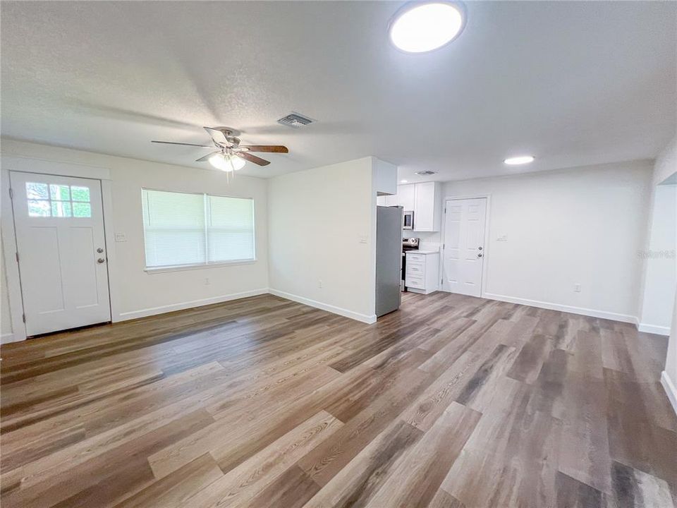 待售: $292,500 (2 贝兹, 2 浴室, 1614 平方英尺)