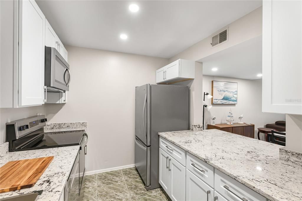 合同活跃: $194,000 (2 贝兹, 2 浴室, 1343 平方英尺)