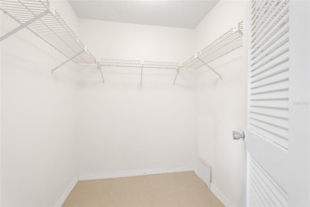 合同活跃: $194,000 (2 贝兹, 2 浴室, 1343 平方英尺)