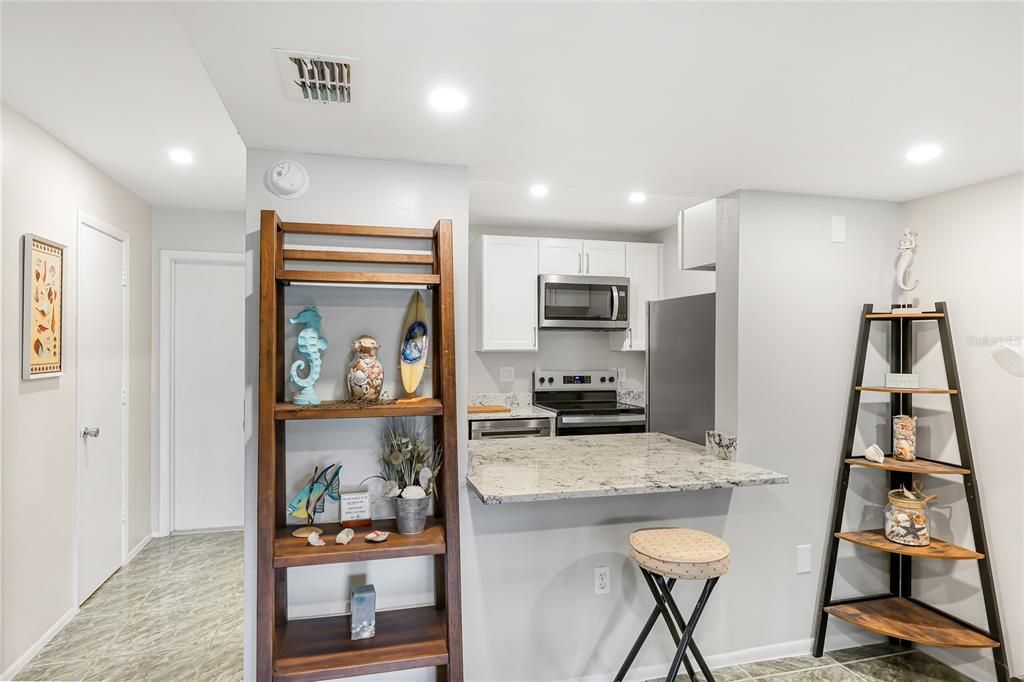 合同活跃: $194,000 (2 贝兹, 2 浴室, 1343 平方英尺)