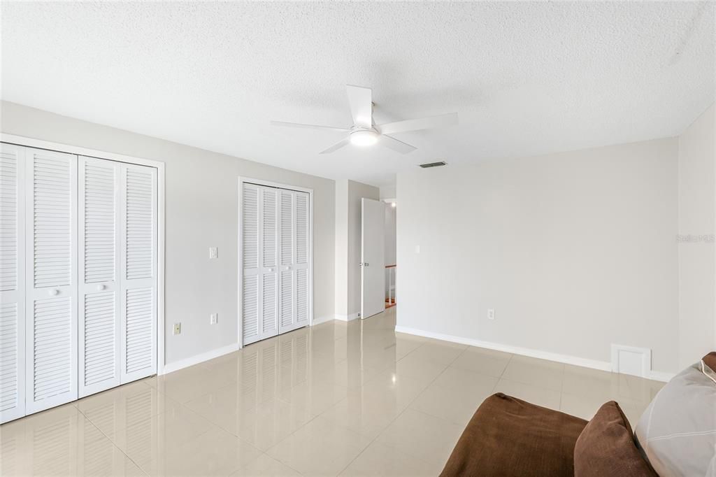 合同活跃: $194,000 (2 贝兹, 2 浴室, 1343 平方英尺)