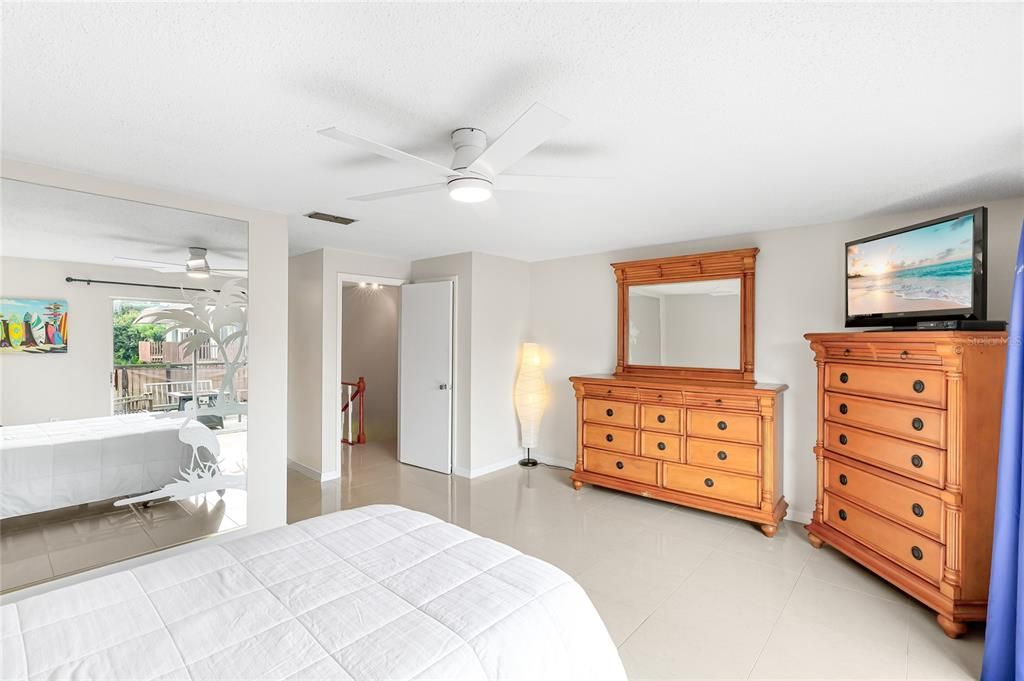 合同活跃: $194,000 (2 贝兹, 2 浴室, 1343 平方英尺)