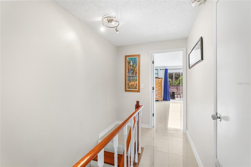 合同活跃: $194,000 (2 贝兹, 2 浴室, 1343 平方英尺)